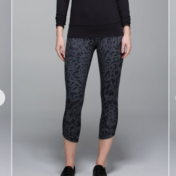 Lululemon Just Breathe Crop Animal Swirl Deep Coal Light / Black size 6. - Picture 1 of 12